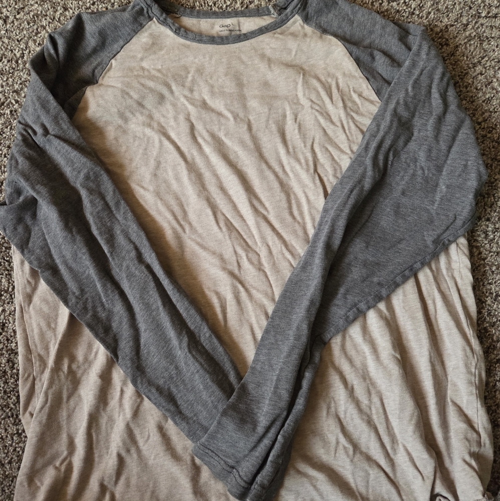 GAP Gray and Cream Long Sleeve Raglan Tee